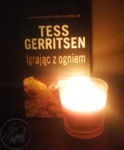 "Igrając z ogniem" - Tess Gerritsen