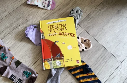 "Sekretna historia ludz... skarpetek 2"- Daniel de Latour, Justyna Bednarek - Kot, kawa i książki