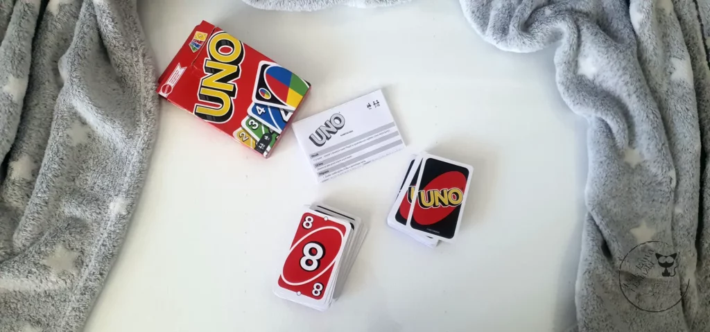 Gra karciana UNO - Kot, kawa i książki