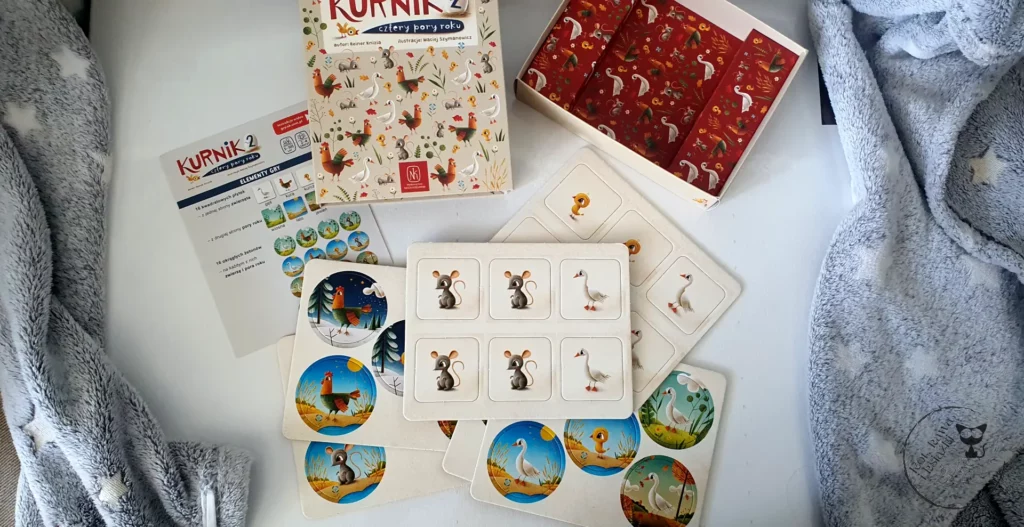 Gra "Kurnik 2 - Cztery pory roku" od Wydawnictwa Nasza Księgarnia - Kot, kawa i książki