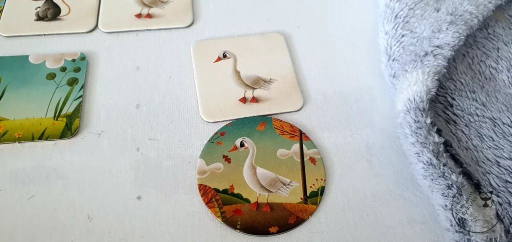 Gra "Kurnik 2 - Cztery pory roku" od Wydawnictwa Nasza Księgarnia - Kot, kawa i książki