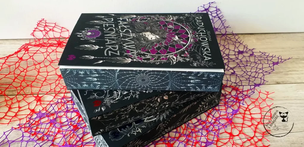 “Fałszywy Pieśniarz” - Martyna Raduchowska - Kot, kawa i książki 