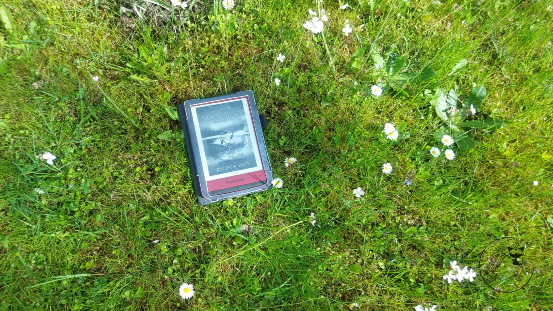 “Siostra burzy” - Lucinda Riley - Kot, kawa i książki