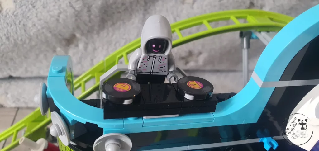 LEGO City 60421 "Park Świat Robotów z rollercoasterem" - Kot, kawa i książki