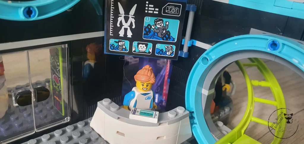 LEGO City 60421 "Park Świat Robotów z rollercoasterem" - Kot, kawa i książki