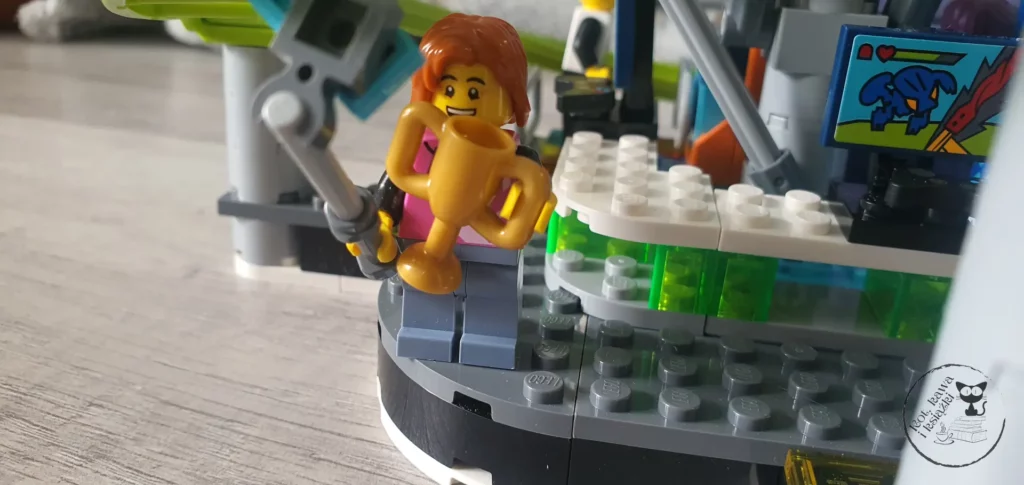 LEGO City 60421 "Park Świat Robotów z rollercoasterem" - Kot, kawa i książki