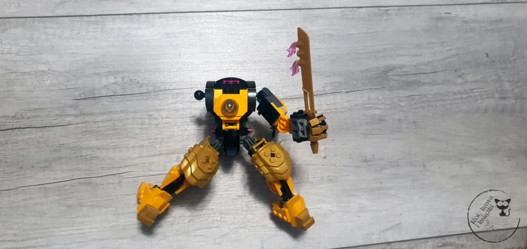 Zestaw LEGO Ninjago 71839 Mech Bojowy Spinjitzu Arina - Kot, kawa i książki