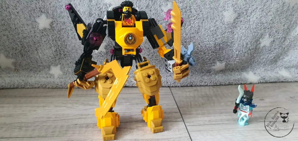 Zestaw LEGO Ninjago 71839 Mech Bojowy Spinjitzu Arina - Kot, kawa i książki