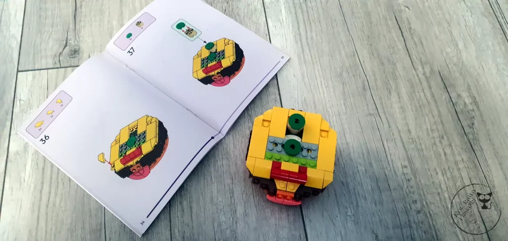 LEGO Fortnite Durrr Burgerownia 77070 - Kot, kawa i książki