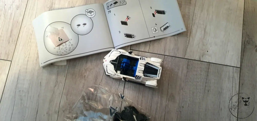 LEGO Hipersamochód Bugatti Centodieci 77240  - Kot, kawa i książki 