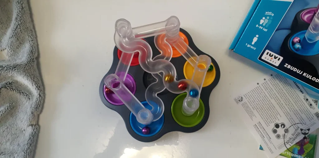 Smart Games Dropzone - Strefa zrzutu - gra logiczna od IUVI - Kot, kawa i książki