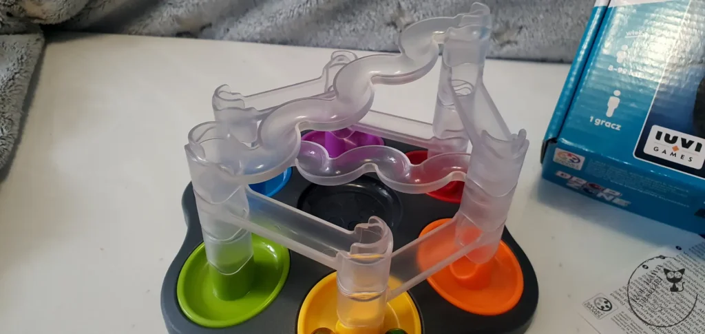 Smart Games Dropzone - Strefa zrzutu - gra logiczna od IUVI - Kot, kawa i książki