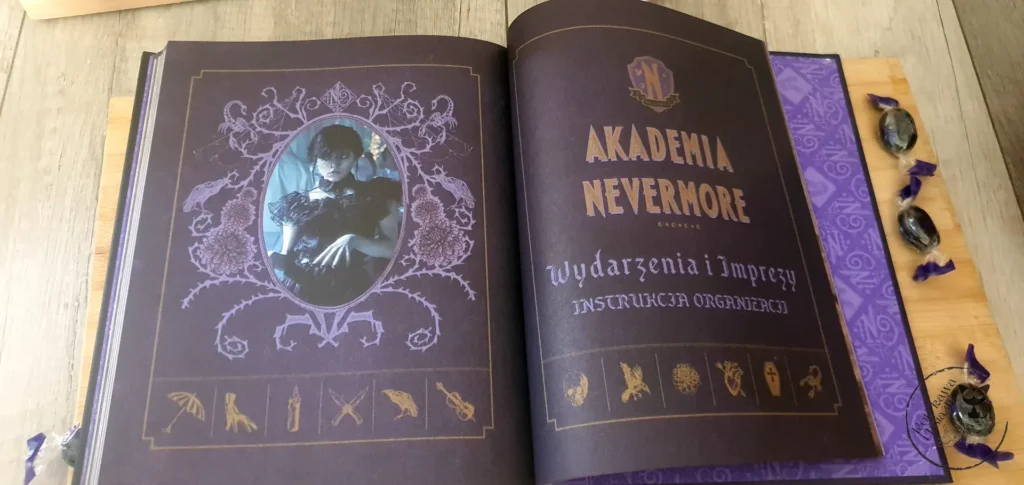 „Wednesday. Oficjalna książka kucharska” - Mari Mancusi - Kot kawa i książki