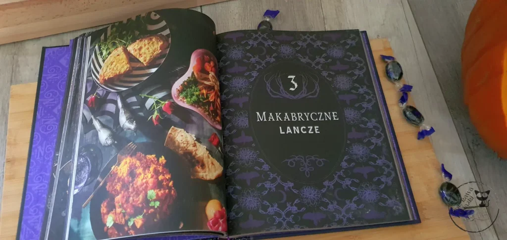 „Wednesday. Oficjalna książka kucharska” - Mari Mancusi - Kot kawa i książki