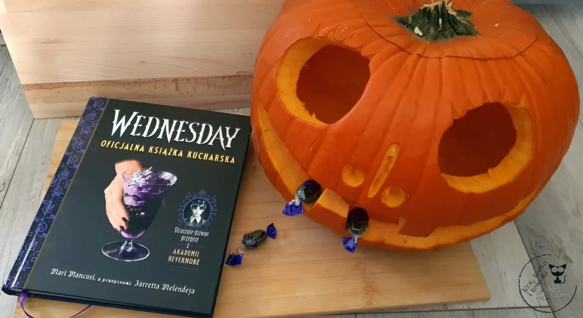 „Wednesday. Oficjalna książka kucharska” - Mari Mancusi - Kot kawa i książki