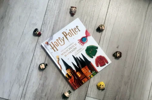 "Harry Potter. Oficjalna księga magicznych wypieków" - Joanna Farrow - Kot, kawa i książki