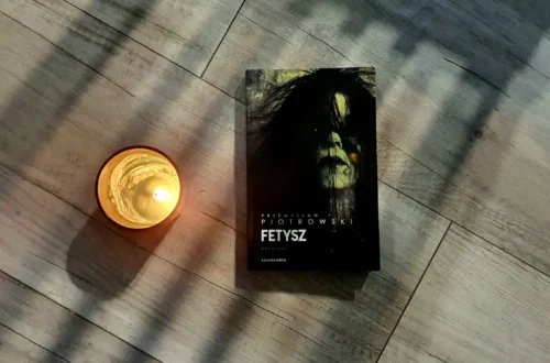 „Fetysz” – Przemysław Piotrowski - Kot, kawa i książki