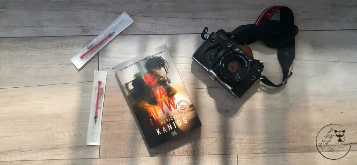 "Negatyw" - Mariusz Kanios - Kot, kawa i książki