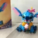 LEGO Disney Stitch 43249 - Kot, kawa i książki