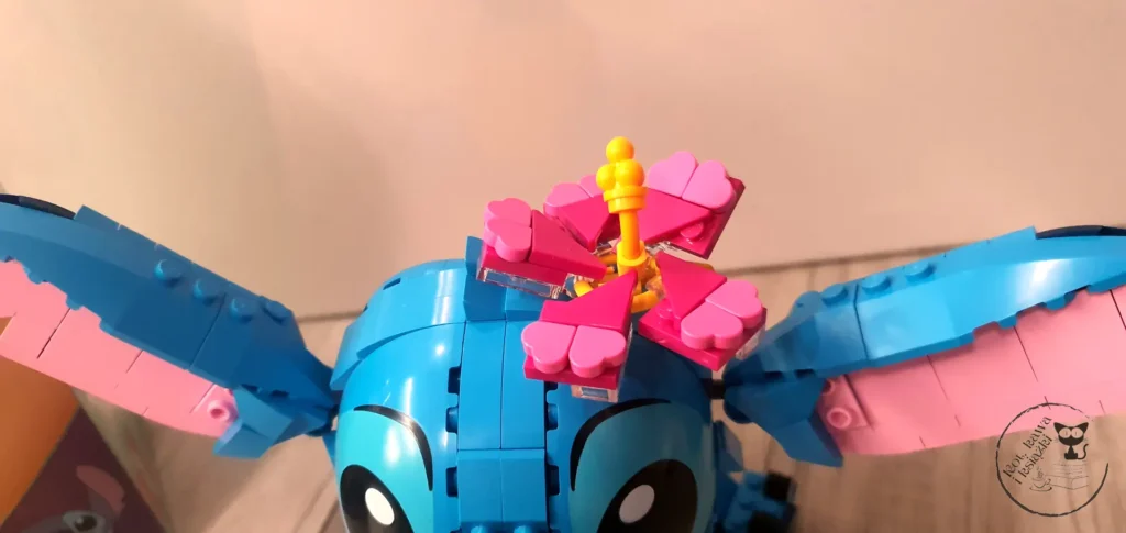 LEGO Disney Stitch 43249 - Kot, kawa i książki 