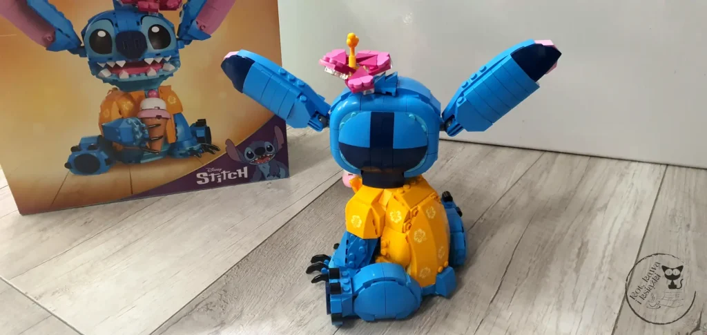 LEGO Disney Stitch 43249 - Kot, kawa i książki 