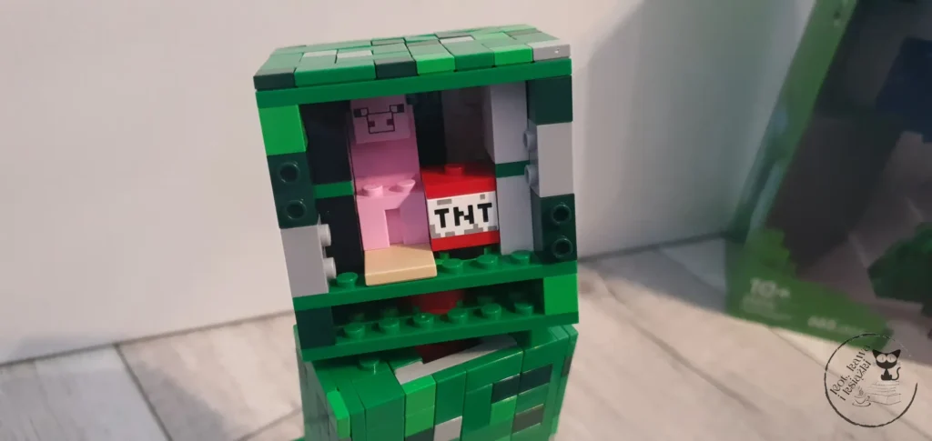 LEGO Minecraft Creeper 21276 - Kot, kawa i ksiazki