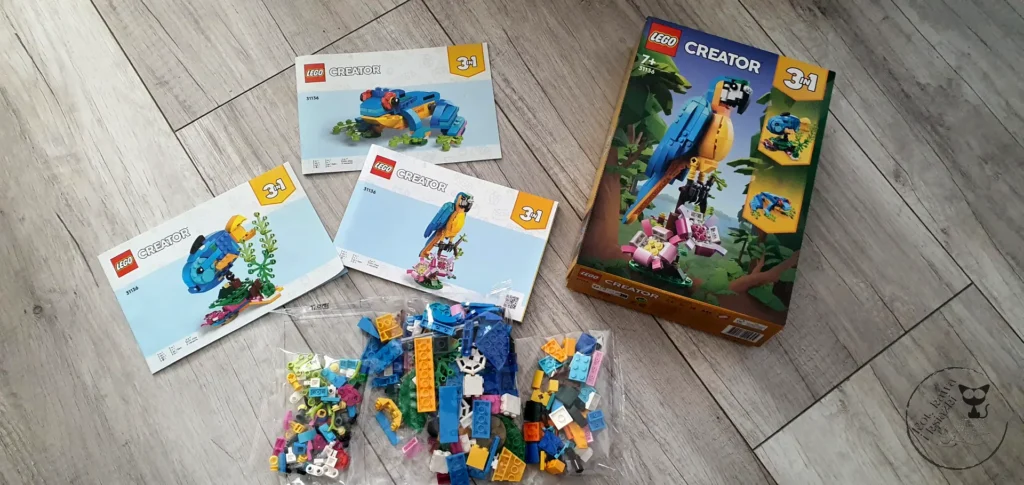LEGO Creator Egzotyczna papuga 31136 - Kot, kawa i książki