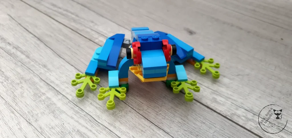 LEGO Creator Egzotyczna papuga 31136 - Kot, kawa i książki