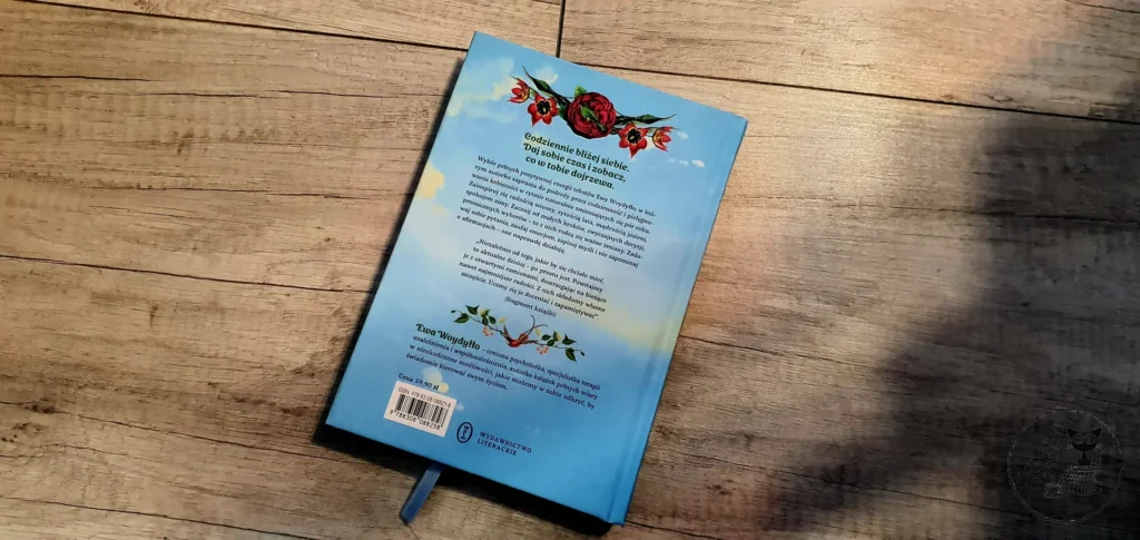 "Cztery pory roku z Ewą Woydyłło. Przewodnik po codzienności" - Ewa Woydyłło - Kot, kawa i książki