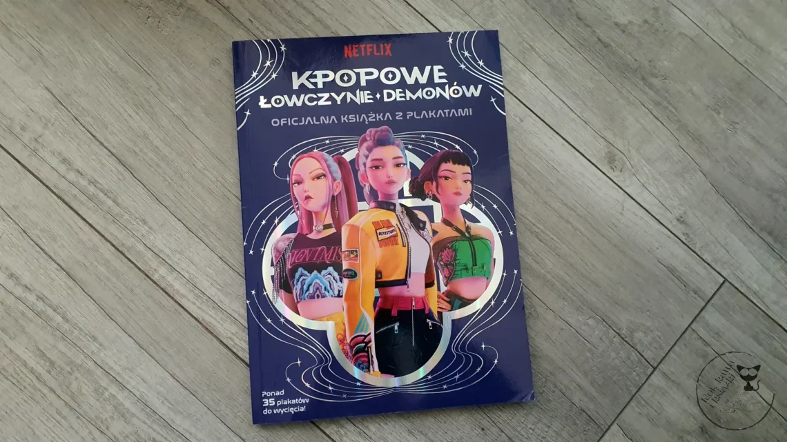 "K-popowe łowczynie demonów. Oficjalna książka z plakatami" - Random House - Kot, kawa i książki