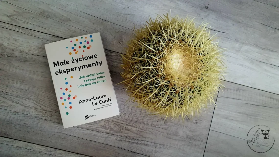 "Małe życiowe eksperymenty. Jak radzić sobie z presją celów i nie bać się zmian" - Anne-Laure Le Cunff - Kot, kawa i książki