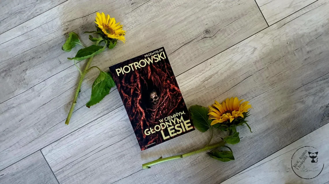 "W ciemnym, głodnym lesie" - Przemysław Piotrowski - Kot, kawa i książki