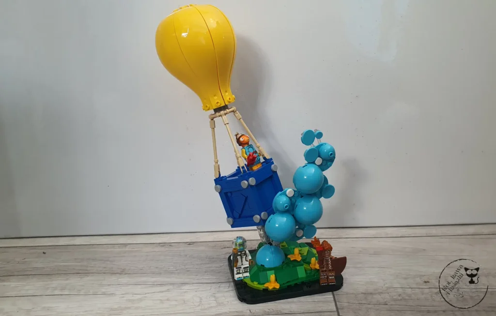 LEGO Fortnite 77080 "Zrzut zaopatrzenia" - Kot, kawa i książki