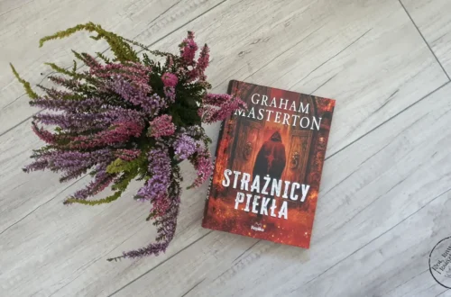 "Strażnicy piekła" - Graham Masterton - Kot, kawa i książki