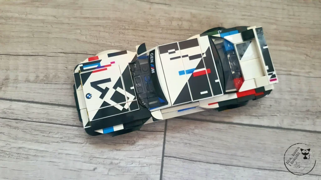 LEGO Speed Champions 77263 "BMW M3 (E30)" - Kot, kawa i książki
