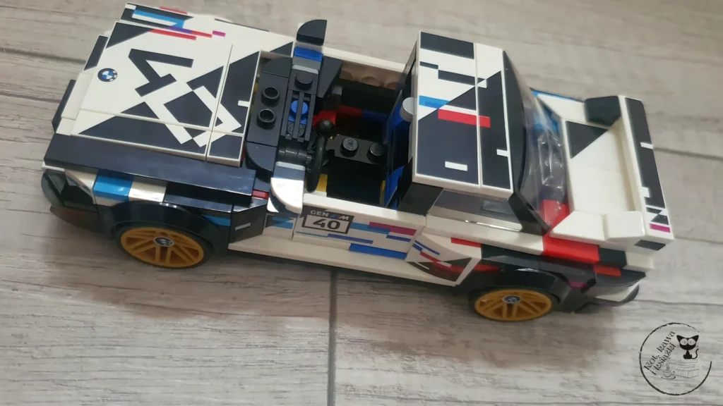 LEGO Speed Champions 77263 "BMW M3 (E30)" - Kot, kawa i książki