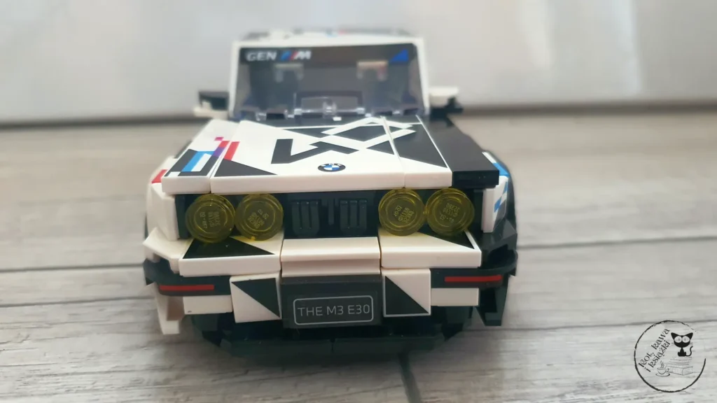 LEGO Speed Champions 77263 "BMW M3 (E30)" - Kot, kawa i książki